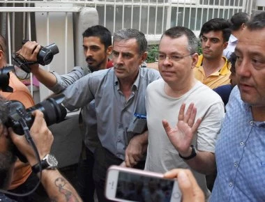 «Σκληρό πόκερ» από Ρ.Τ.Ερντογάν: Απορρίφθηκε η αίτηση απελευθέρωσης του Α.Μπράνσον - Στην Ρωσία Χ.Ακάρ και Χ.Φιντάν